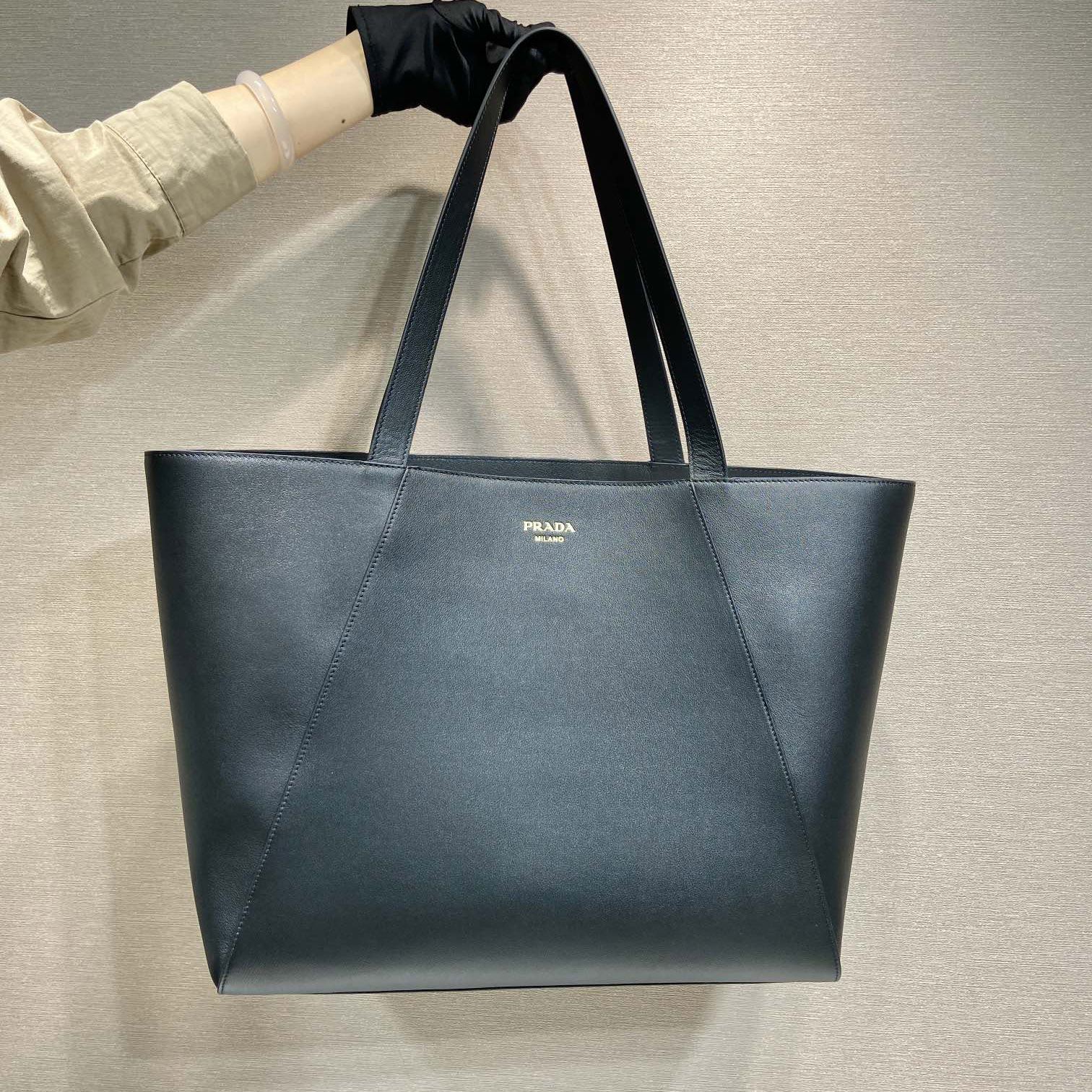 Pra*a shopping bags